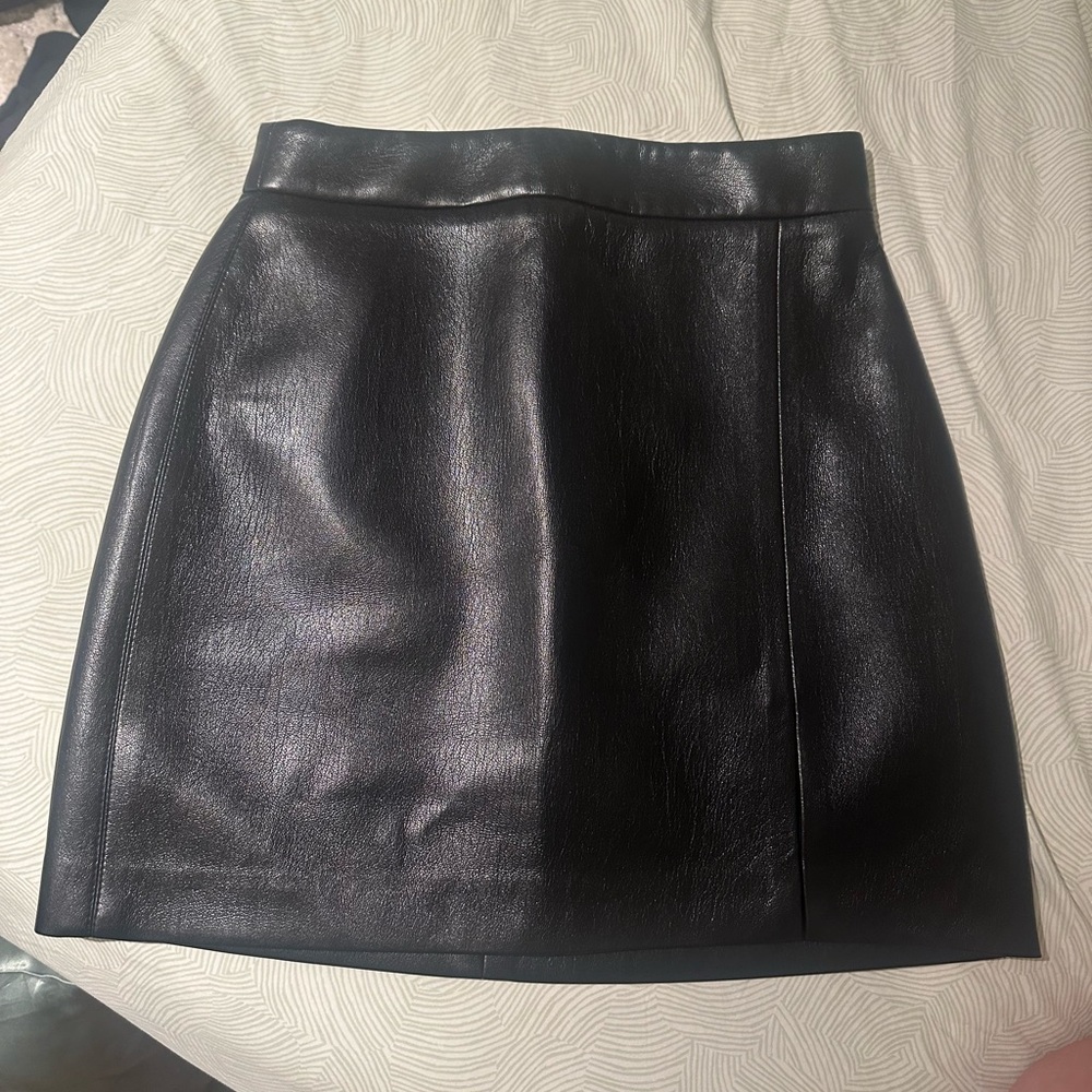 Aritzia Patio Wilfred vegan leather mini skirt 00